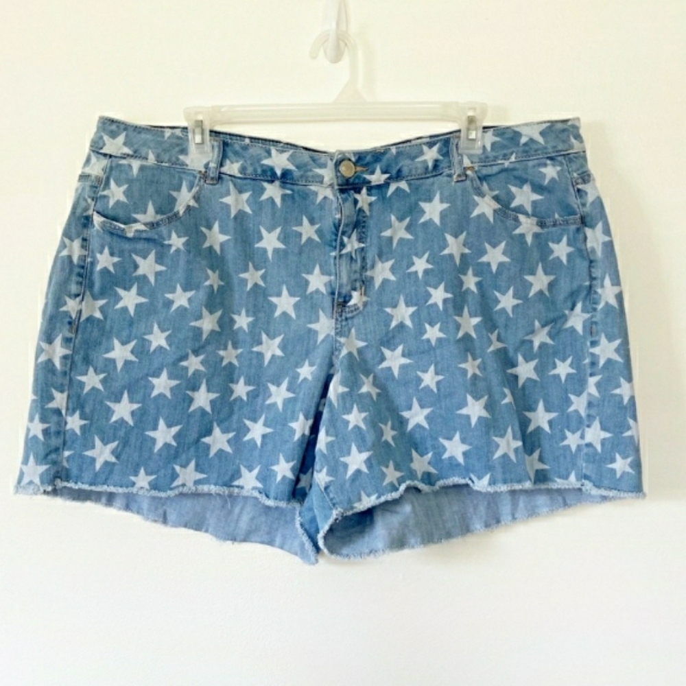 JEAN SHORTS WITH STARS